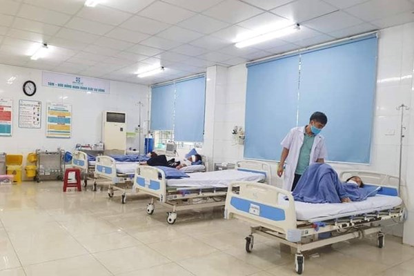 Đà Nẵng: 22 du khách nhập viện cấp cứu nghi do ngộ độc - Anh 1