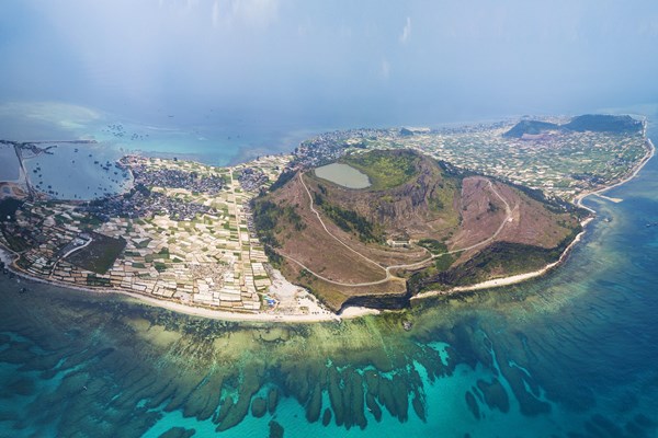 Huyện đảo Lý Sơn đẩy nhanh tiến độ các dự án quan trọng trở thành hạt nhân phát triển du lịch biển, đảo - Anh 5