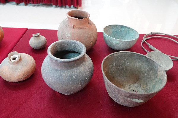 Bình Định: Bảo tàng Quang Trung tiếp nhận 65 hiện vật thời Tây Sơn - Anh 2