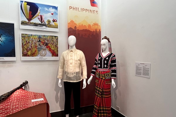 Triển lãm Sắc màu Văn hoá ASEAN - Anh 7