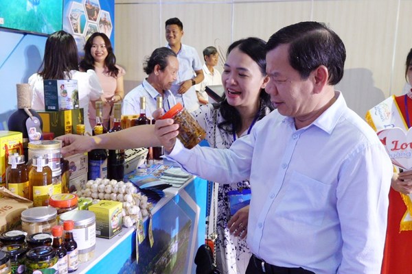 Liên kết phát triển du lịch giữa Hà Nội, TP.HCM và vùng kinh tế trọng điểm miền Trung - Anh 3