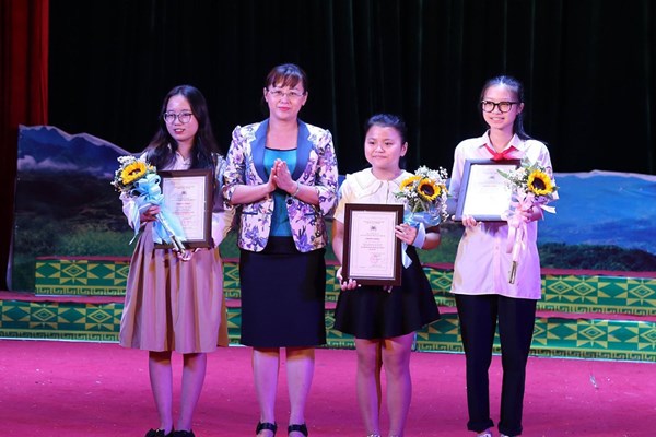 Trao giải Cuộc thi Đại sứ Văn hóa đọc Lào Cai năm 2022 - Anh 1