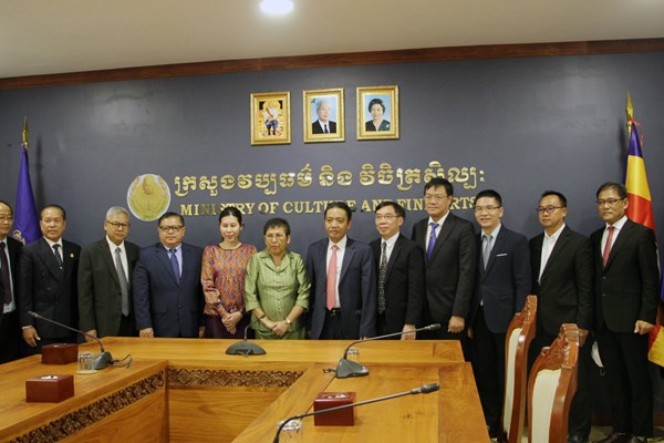 Thứ trưởng Hoàng Đạo Cương hội đàm với Bộ trưởng Bộ Văn hóa và Nghệ thuật Campuchia - Anh 4