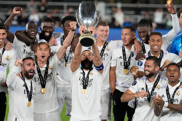 Real Madrid lần thứ năm đoạt Siêu Cúp châu Âu - Anh 2
