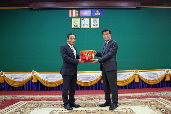 Thứ trưởng Hoàng Đạo Cương hội đàm với lãnh đạo tỉnh Siem Reap - Anh 5