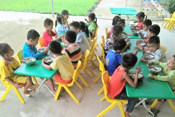 Gần 300.000 bữa ăn cho trẻ em nghèo miền núi khó khăn - Anh 1