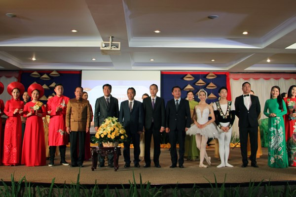 Khán giả Campuchia xúc động với chương trình nghệ thuật của các nghệ sĩ Việt Nam - Anh 9