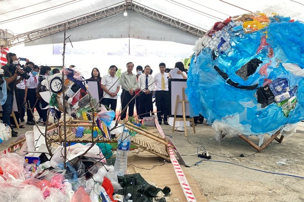 Phú Yên: Triển lãm 300 bức ảnh, tư liệu tuyên truyền phòng, chống rác thải nhựa - Anh 1