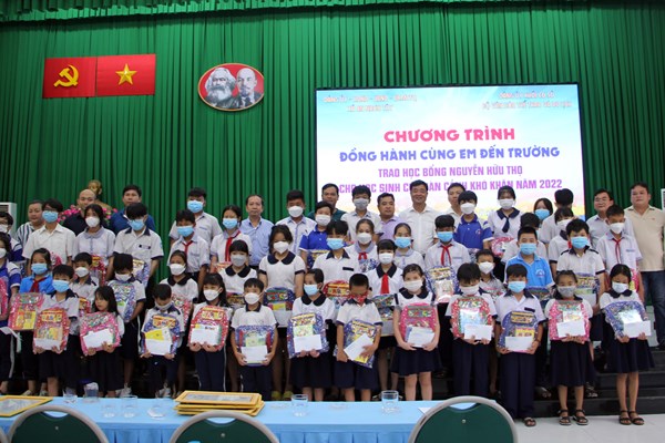 TP.HCM: Trao học bổng Nguyễn Hữu Thọ cho học sinh khó khăn tại Củ Chi - Anh 2