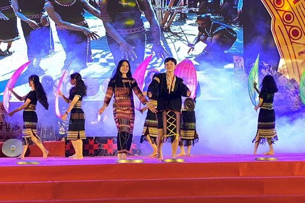 Khai mạc Ngày hội VHTTDL các dân tộc tỉnh Phú Yên - Anh 3