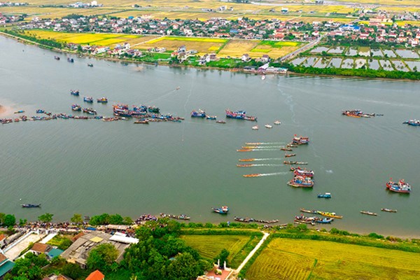 Tưng bừng Lễ hội đua thuyền truyền thống mừng Tết Độc lập ở Quảng Bình - Anh 4