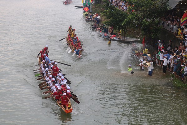 Tưng bừng Lễ hội đua thuyền truyền thống mừng Tết Độc lập ở Quảng Bình - Anh 2
