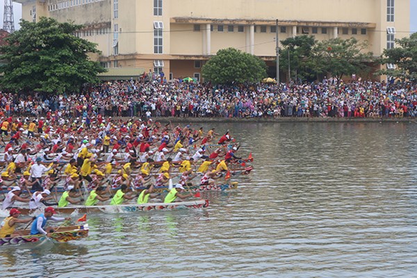 Tưng bừng Lễ hội đua thuyền truyền thống mừng Tết Độc lập ở Quảng Bình - Anh 1