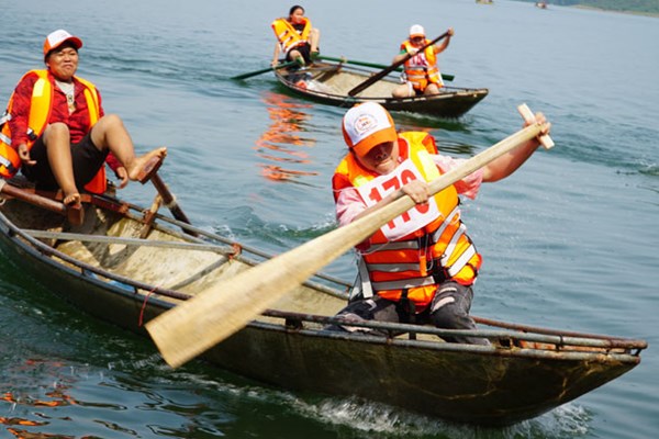 Yên Bái: Sôi nổi lễ hội đua thuyền trên hồ Thác Bà - Anh 2