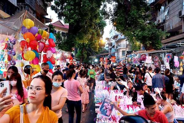 Hơn 420.000 lượt khách tới Hà Nội dịp lễ 2.9 - Anh 1