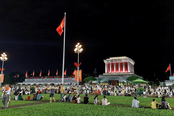 Hơn 420.000 lượt khách tới Hà Nội dịp lễ 2.9 - Anh 2