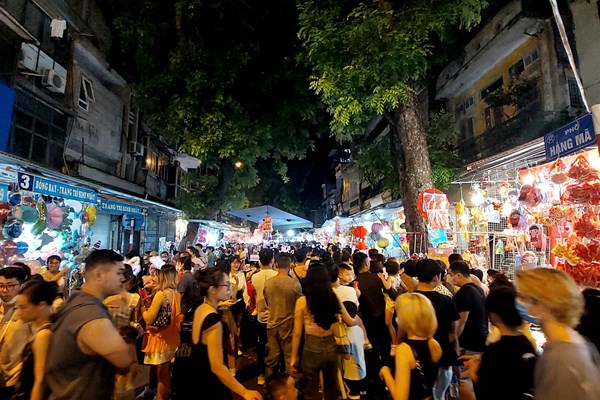 Hơn 420.000 lượt khách tới Hà Nội dịp lễ 2.9 - Anh 5