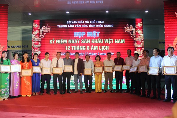 Kiên Giang nhiều hoạt động kỷ niệm Ngày Sân khấu Việt Nam - Anh 1