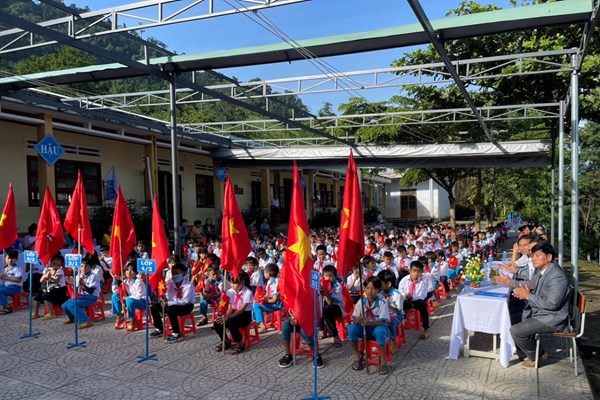 Hơn 354 nghìn học sinh Quảng Nam đón chào năm học mới - Anh 1