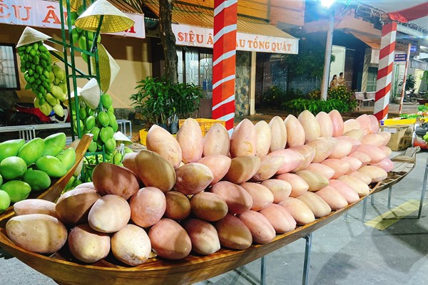 Hàng trăm đặc sản trong lễ hội “Bánh Trung thu và trái cây 3 miền” - Anh 4