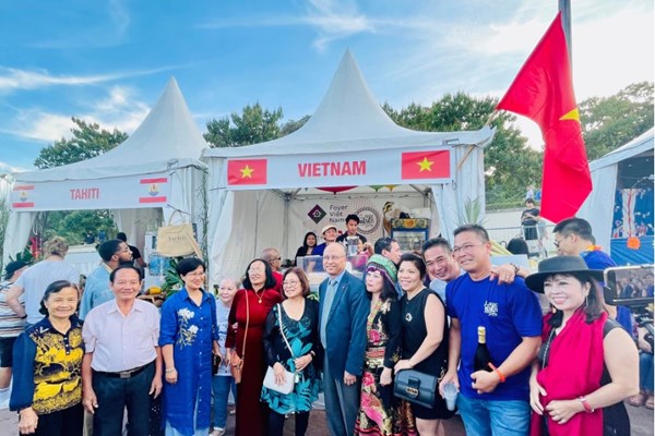 Nỗ lực quảng bá văn hoá Việt tại Pháp - Anh 1