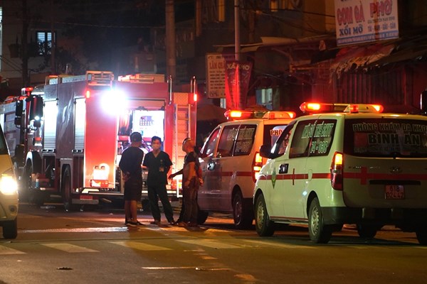 Vụ cháy quán karaoke tại Bình Dương: Xác định 33 người tử vong - Anh 1