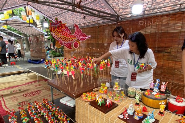 Tôn vinh nét đẹp văn hóa Tết Trung thu truyền thống trên phố cổ Hà Nội - Anh 5