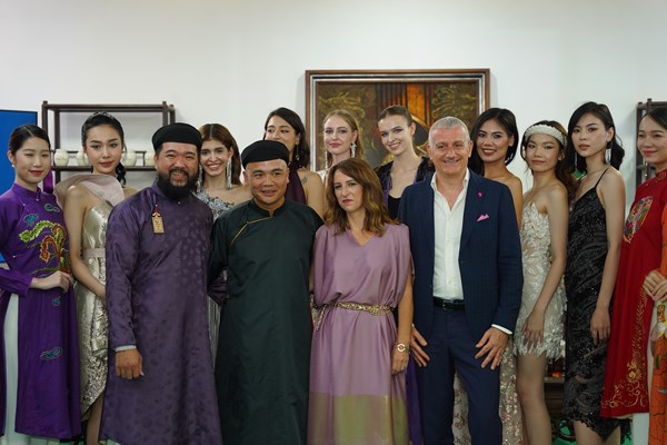 Đại sứ Italia tự hào là một phần hỗ trợ quảng bá di sản áo dài Việt Nam ra thế giới - Anh 3