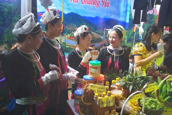 Đặc sắc Tuần lễ Văn hóa - Chợ tình phong lưu tại Cao Bằng - Anh 3