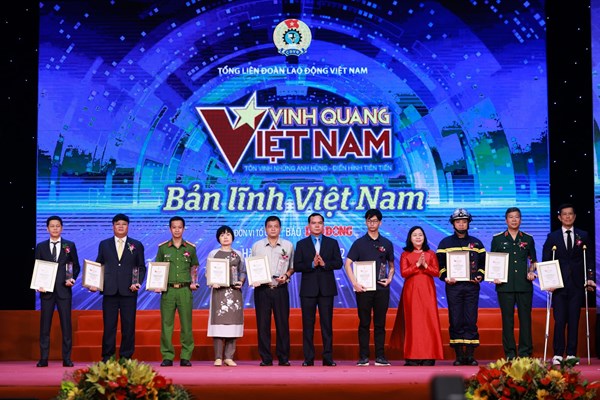 Vinh quang Việt Nam 2022: Tôn vinh 7 tập thể, 6 cá nhân tiêu biểu - Anh 3