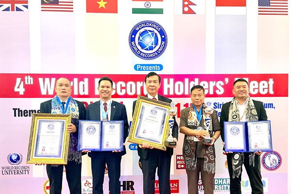 Gốm Đất Việt được vinh danh tại chương trình “Hội ngộ Kỷ lục Thế giới lần thứ 4” - Anh 1