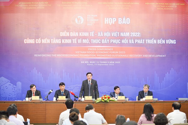 Diễn đàn kinh tế - xã hội Việt Nam 2022: Củng cố nền tảng kinh tế vĩ mô, thúc đẩy phục hồi và phát triển bền vững - Anh 2