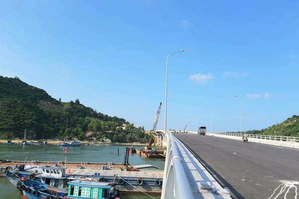 Cầu vượt biển Đề Gi - nối nhịp bờ vui của người dân Bình Định - Anh 1