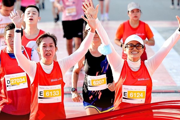Gần 7.000 VĐV tham dự giải Hà Nội Marathon Techcombank lần đầu tiên - Anh 2