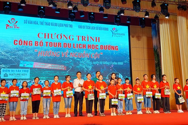 Phú Thọ ra mắt chương trình du lịch học đường “Hướng về nguồn cội” - Anh 4
