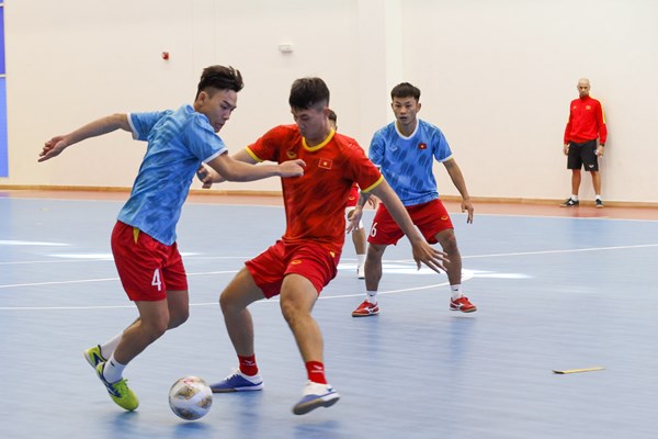 Tuyển Futsal Việt Nam tập buổi thứ hai ở Kuwait - Anh 1