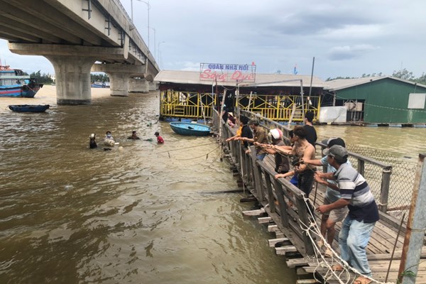 Quảng Ngãi: Huyện đảo Lý Sơn và Bình Sơn thiệt hại nặng sau bão - Anh 5