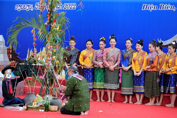 Đoàn đại biểu Việt Nam – Lào dâng hương hoa tưởng niệm các Anh hùng liệt sĩ - Anh 22