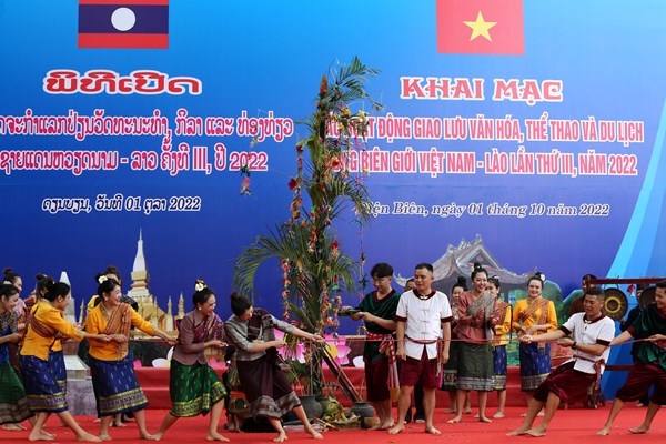 Đoàn đại biểu Việt Nam – Lào dâng hương hoa tưởng niệm các Anh hùng liệt sĩ - Anh 21