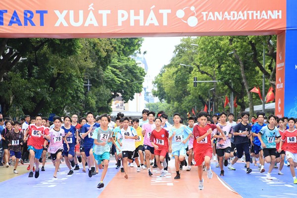 Nhà vô địch SEA Games 31 Nguyễn Thị Oanh về nhất tại Giải chạy Báo Hà Nội mới - Anh 3