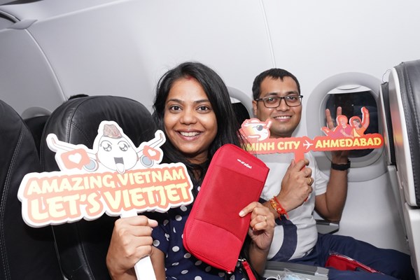 Tưng bừng chào đón du khách bay Vietjet từ Ahmedabad (Ấn Độ) đến với Việt Nam - Anh 6