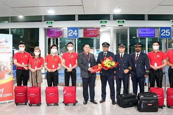 Tưng bừng chào đón du khách bay Vietjet từ Ahmedabad (Ấn Độ) đến với Việt Nam - Anh 7