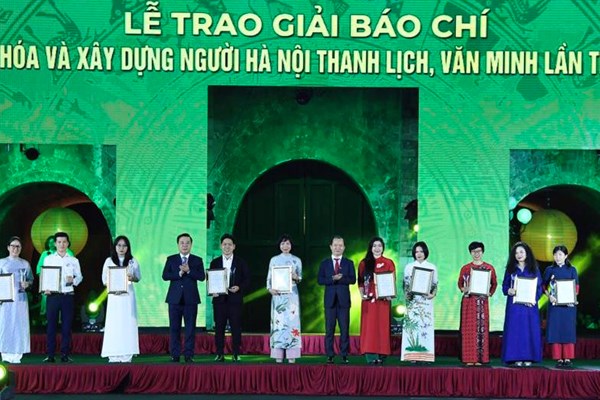 Báo Văn Hoá đoạt giải báo chí về Phát triển văn hóa và xây dựng người Hà Nội thanh lịch, văn minh - Anh 3
