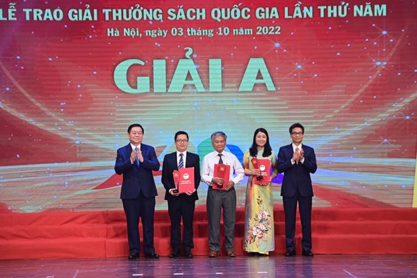 “Hoàng Việt nhất thống dư địa chí” đoạt giải A Sách Quốc gia - Anh 2
