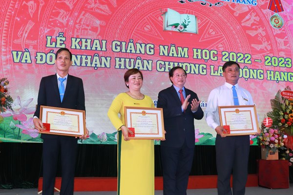 Trường Cao đẳng Du lịch Nha Trang đón nhận Huân chương lao động hạng Nhì - Anh 4