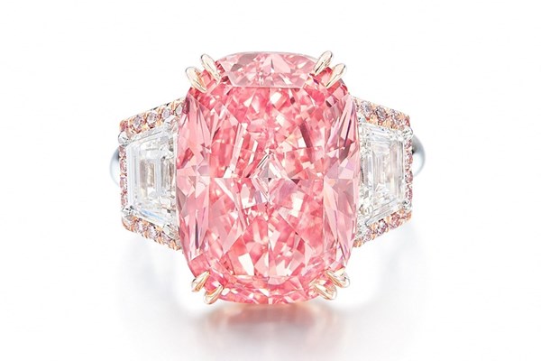 Viên kim cương hồng quý hiếm phá kỷ lục về giá cho mỗi carat - Anh 1