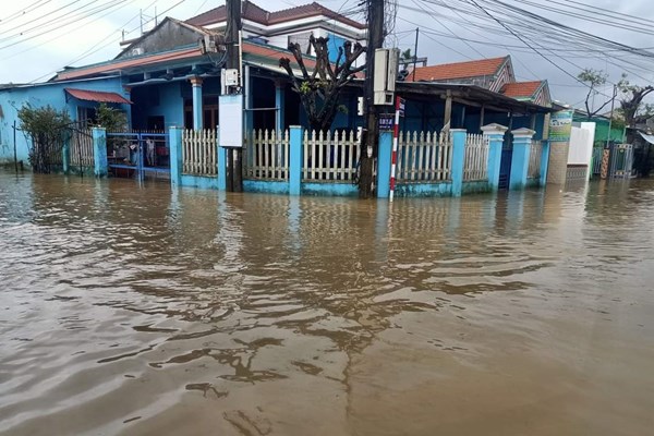 Quảng Nam: Lũ lên nhanh, nhiều nơi ngập sâu gần 2m - Anh 4