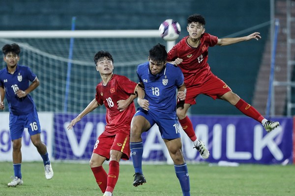 AFC ấn tượng với hàng thủ của U17 Việt Nam - Anh 1