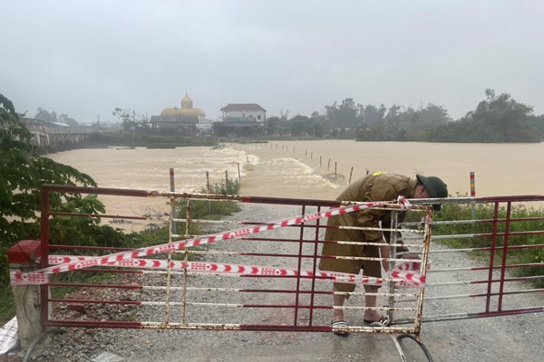 Thừa Thiên Huế di dời, sơ tán hơn 2.260 hộ dân phòng tránh mưa lũ - Anh 1