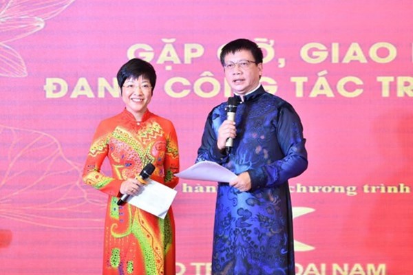 Ra mắt mẫu áo dài biểu trưng nhà giáo Việt  Nam - Anh 1